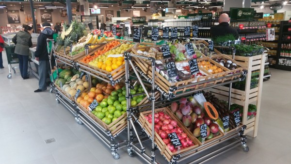 retail-fruit display